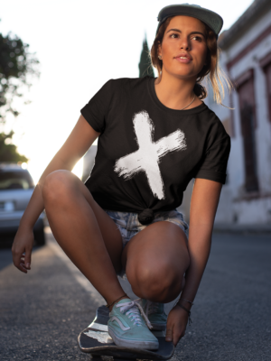 knotted-t-shirt-mockup-of-a-woman-riding-a-skateboard-27079