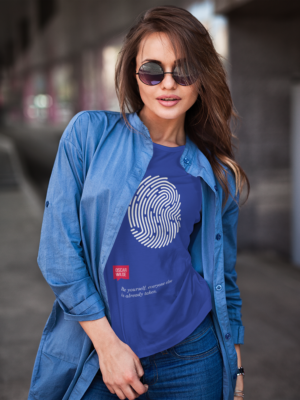 mockup-of-a-woman-with-a-crewneck-t-shirt-and-sunglasses-posing-on-the-street-1196-el1
